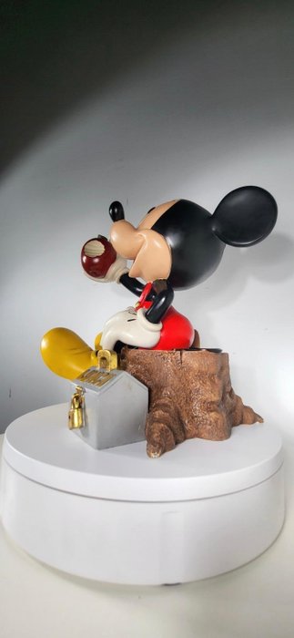 Mickey Mouse eating an Apple - 1 Statue - Heissner - Germany