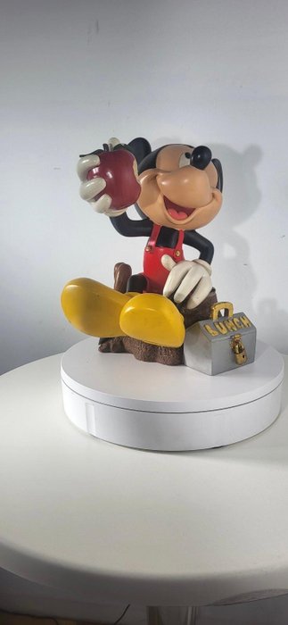 Mickey Mouse eating an Apple - 1 Statue - Heissner - Germany