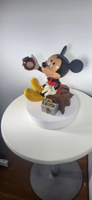 Mickey Mouse eating an Apple - 1 Statue - Heissner - Germany