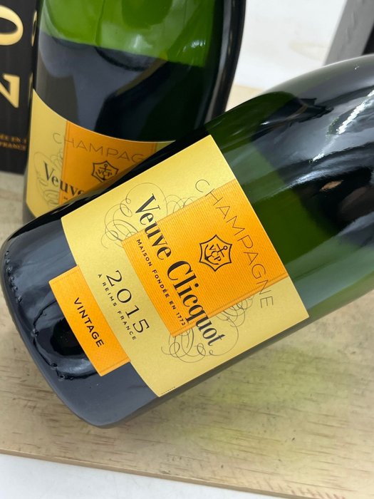 2015 Veuve Clicquot, Vintage - Champagne Brut - 2 Flasker (0,75 L)