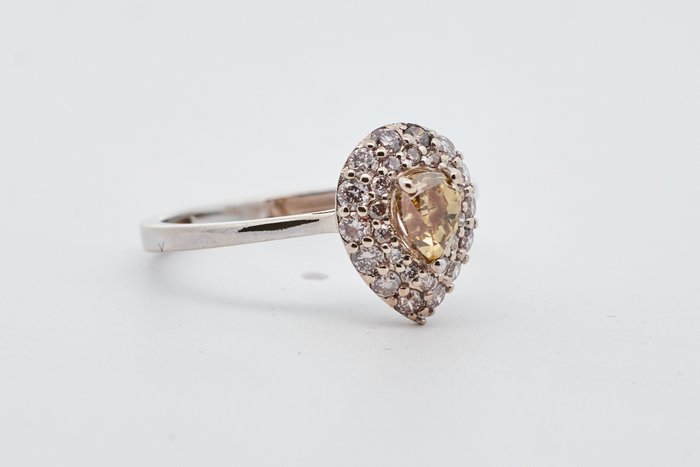 Ring - 14 karat Hvidguld -  0.42ct. tw. Diamant (Naturfarvet) - Diamant