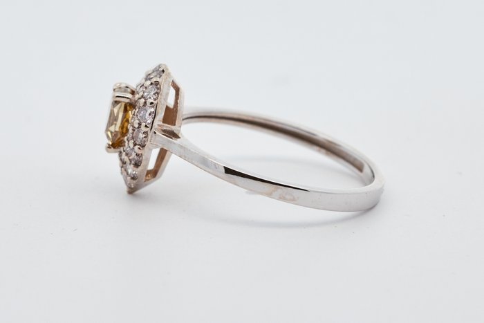 Ring - 14 karat Hvidguld -  0.42ct. tw. Diamant (Naturfarvet) - Diamant