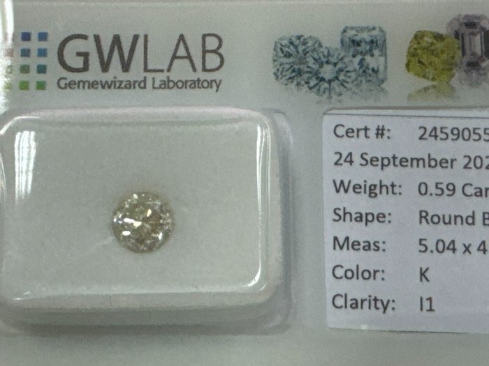 Ingen mindstepris - 1 pcs Diamant  (Natur)  - 0.59 ct - Rund - K - I1 - Gemewizard Gemological Laboratory (GWLab)