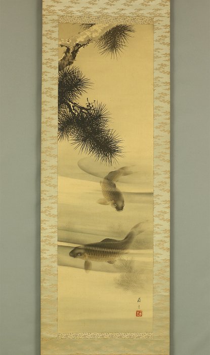 Old Pine Tree and Two Carp with Original Box (Tomobako) - Ichigi Soho 一樹蘇芳 (b1890) - Japan  (Ingen mindstepris)