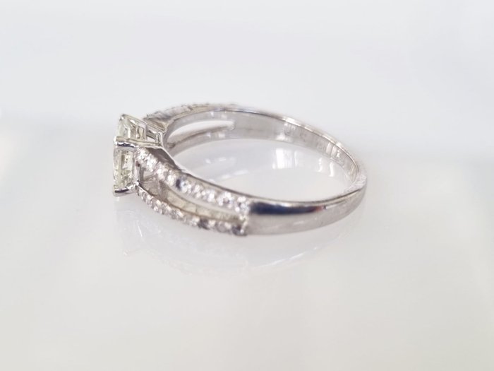 Forlovelsesring - 18 kraat Hvidguld -  1.27ct. tw. Diamant (Natur)