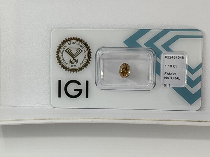 Ingen mindstepris - 1 pcs Diamant  (Naturfarvet)  - 110 ct - Oval - Fancy intense Brunlig Gul - SI2 - International Gemological Institute (IGI)