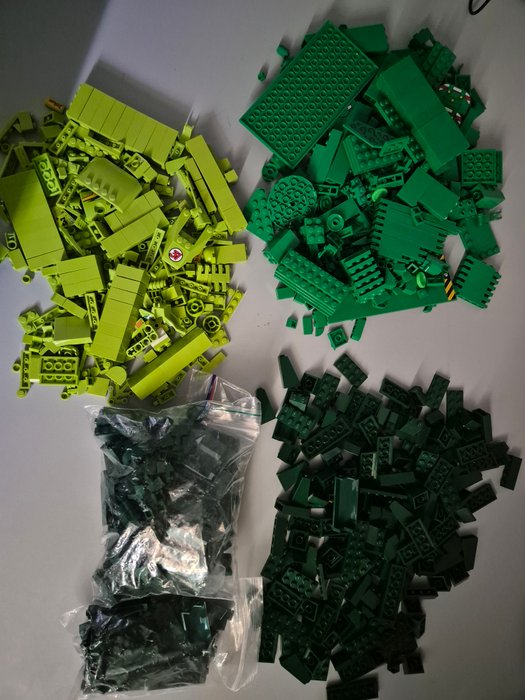 Lego - Assorti - Lego in de kleuren  groen lime groen en dark groen - 2020+ - Holland