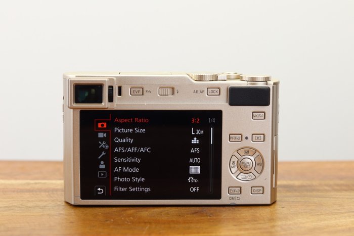 Leica C-lux typ 1546 Light/Gold Digitalt kompaktkamera