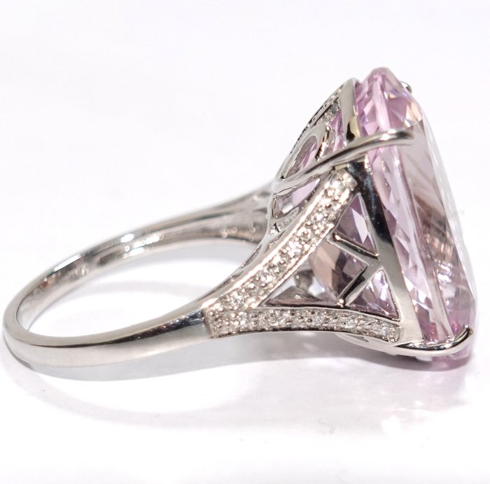 Ring - 18 kraat Hvidguld -  18.20ct. tw. Kunzit - Diamant - Gratis størrelsesændring EU50-60