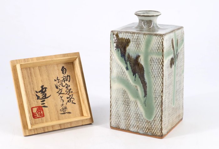 Vase - Mashiko Ware Vase 白釉象嵌流文方壷 af Shimaoka Tatsuzo 島岡達三 med original trææske - Japan