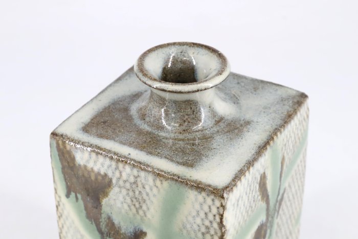 Vase - Mashiko Ware Vase 白釉象嵌流文方壷 af Shimaoka Tatsuzo 島岡達三 med original trææske - Japan