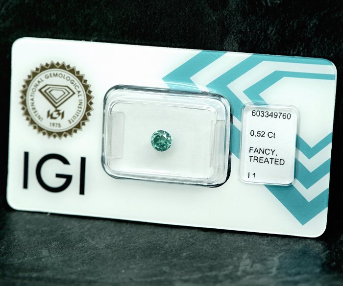 Ingen mindstepris - 1 pcs Diamant  (Farvebehandlet)  - 0.52 ct - I1 - International Gemological Institute (IGI)