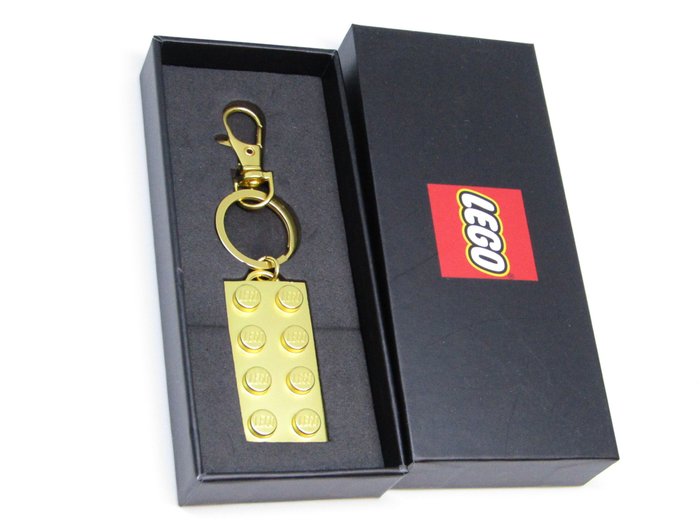 Lego - Promotional - 101060 2021 Korea Employee gift gold metal keychain 2x4 brick RARE