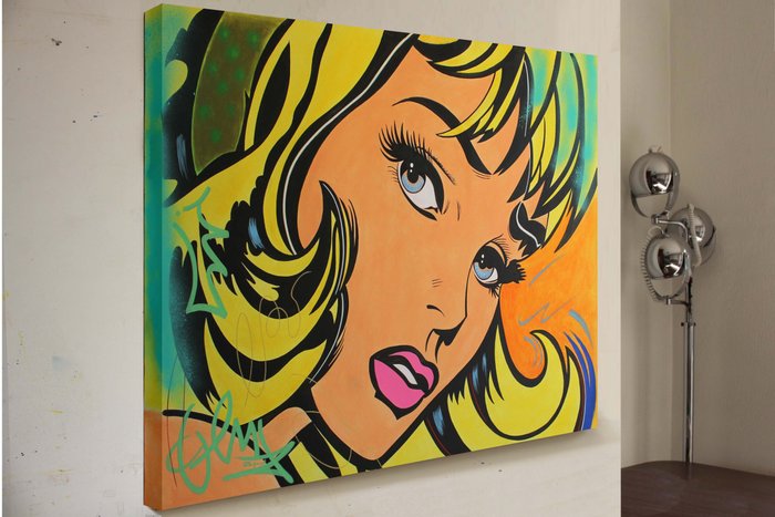 Rafael Vicente - Blonde Wonder Woman in Graffiti with Sexy Look - XXL