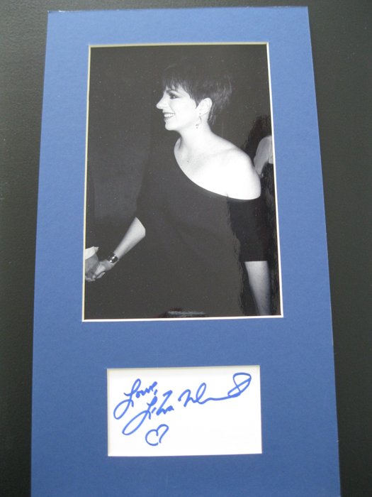 Hollywood Legend - Liza Minelli - Original autograph, signed in person together with Maxi Photo