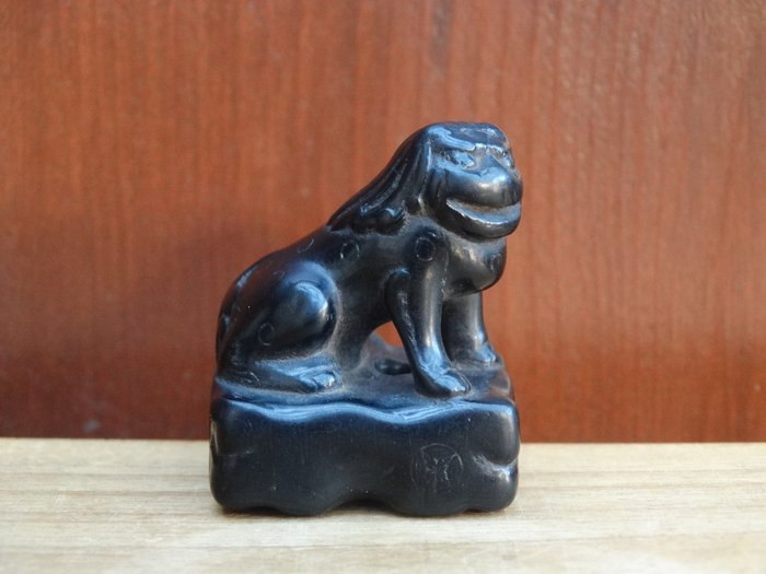 Netsuke ShiShi Løve - ibenholt træ - Japan - Edo-perioden (1600-1868)