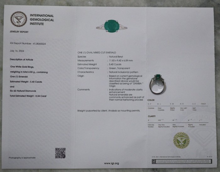 Ring - 18 kraat Hvidguld -  5.64ct. tw. Smaragd - Diamant