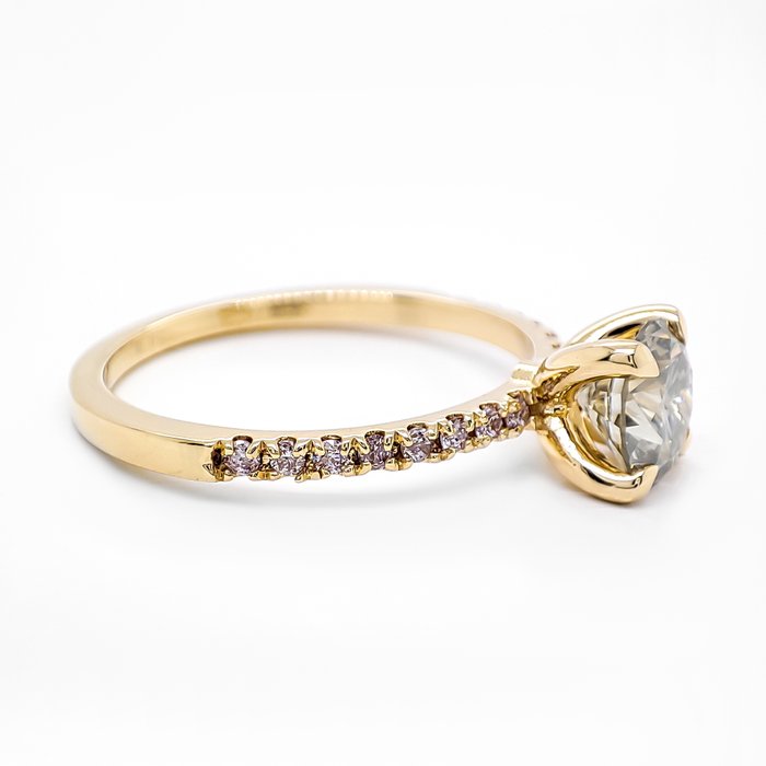 Ring - 14 karat Gulguld -  1.23ct. tw. Grøn Diamant (Naturfarvet) - Diamant