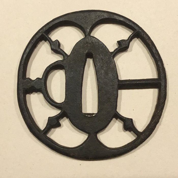 Sukashi tsuba forestillende flyvende måger i god stand - Jern - Japan - Edo-perioden (1600-1868)