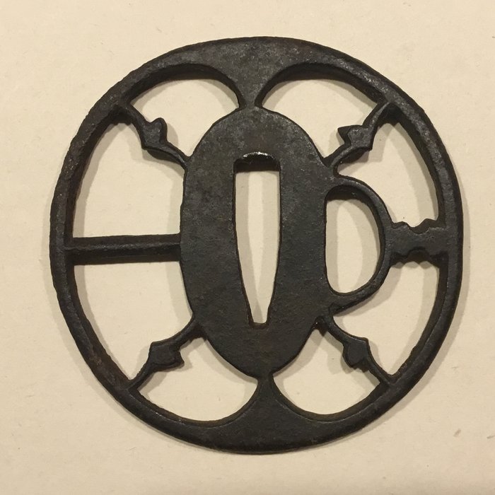 Sukashi tsuba forestillende flyvende måger i god stand - Jern - Japan - Edo-perioden (1600-1868)