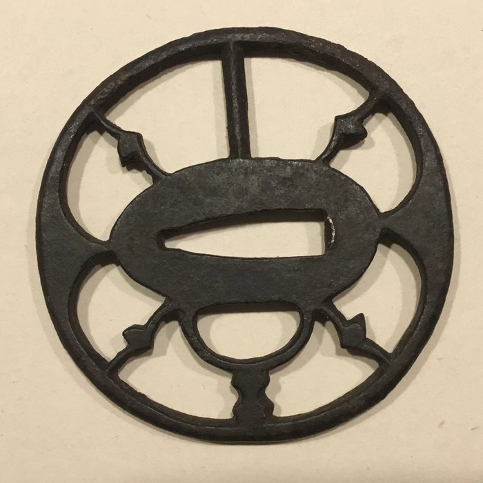 Sukashi tsuba forestillende flyvende måger i god stand - Jern - Japan - Edo-perioden (1600-1868)