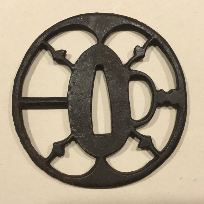 Sukashi tsuba forestillende flyvende måger i god stand - Jern - Japan - Edo-perioden (1600-1868)