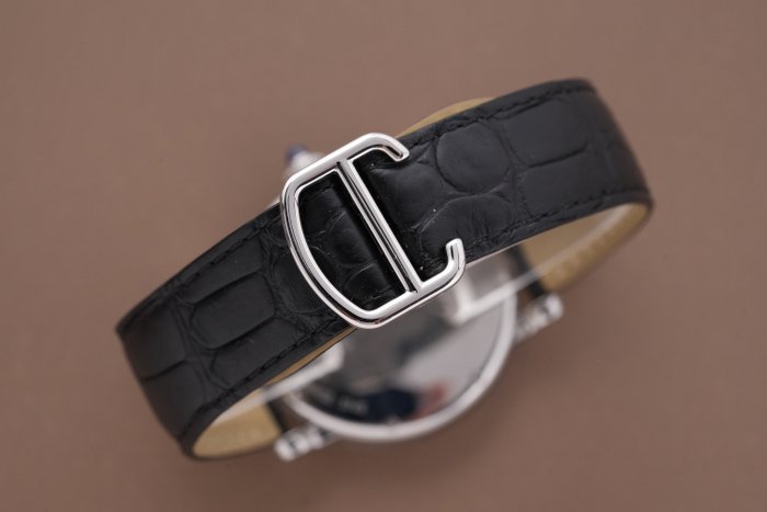 Cartier - Rotonde De Cartier Calendar Aperture and Power Reserve - W1556369 - Mænd - 2011-nu