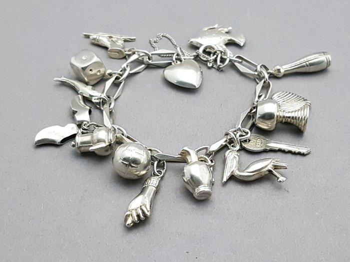 Ingen mindstepris - Armbånd Sølv - Lukket 4ever, 15 charms.