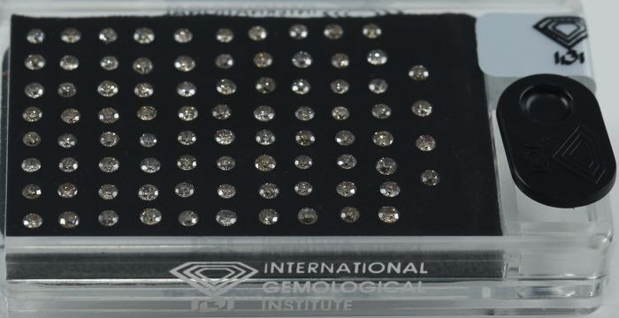 84 pcs Diamant  (Naturfarvet)  - 3.42 ct - Rund - Light Brun - I1, I2 - International Gemological Institute (IGI) - Forseglede æske diamanter