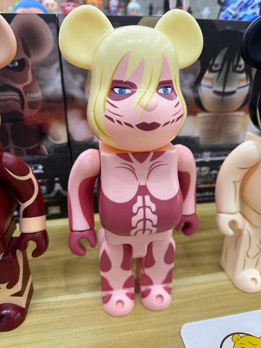 Medicom Toy Be@rbrick - 400% Bearbrick - Female Titan (Attack on Titan)