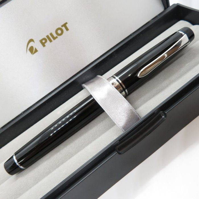 Pilot - Custom Heritage 912 (black  silver) - 14K gold #10 nib (B) - Fyldepen