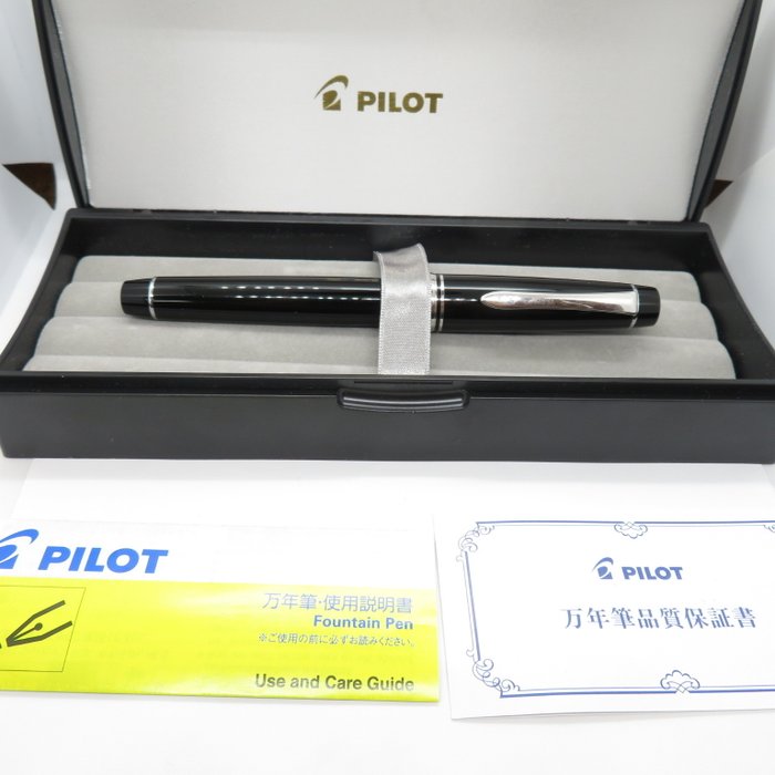 Pilot - Custom Heritage 912 (black  silver) - 14K gold #10 nib (B) - Fyldepen