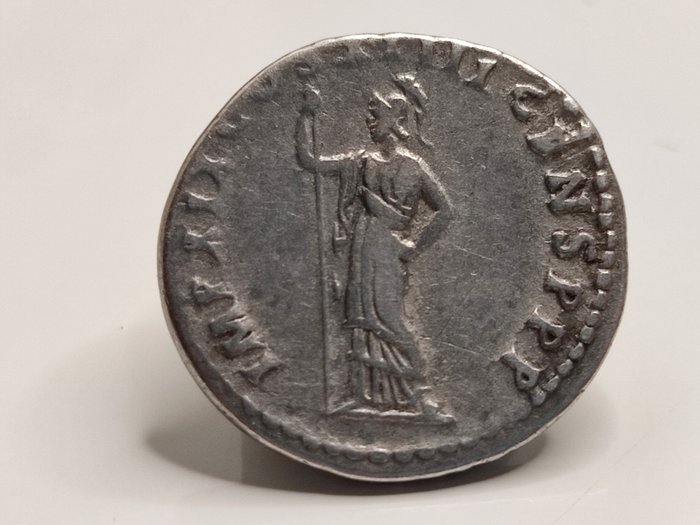 Romarriket. Domitian (AD 81-96). Denarius Denario de  Domiciano (81-96) – C. 250; RIC II 94  Moneda de plata acuñada en Roma, en el año 87