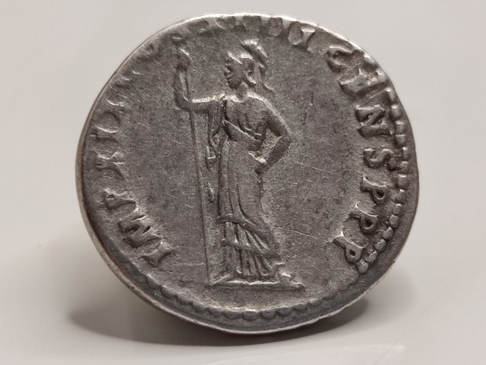 Romarriket. Domitian (AD 81-96). Denarius Denario de  Domiciano (81-96) – C. 250; RIC II 94  Moneda de plata acuñada en Roma, en el año 87