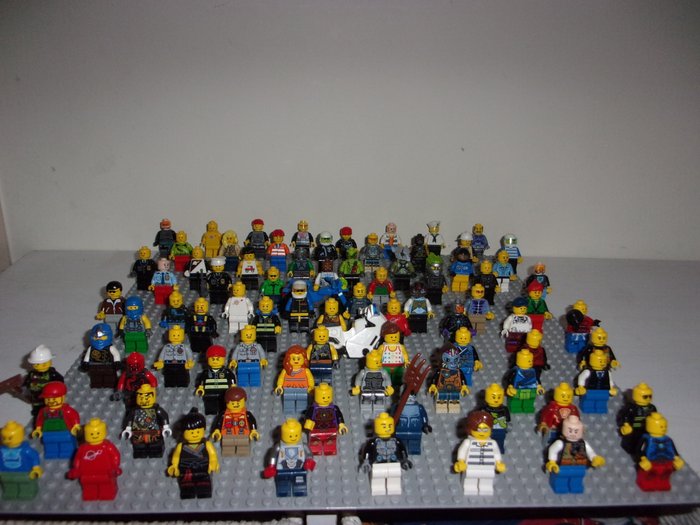 Lego - Minifigurer - 80 Lego minifigures + 2 Lego moto's