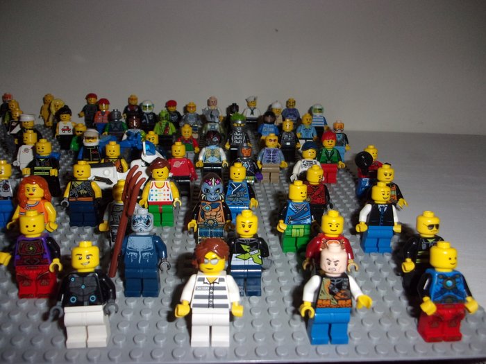 Lego - Minifigurer - 80 Lego minifigures + 2 Lego moto's