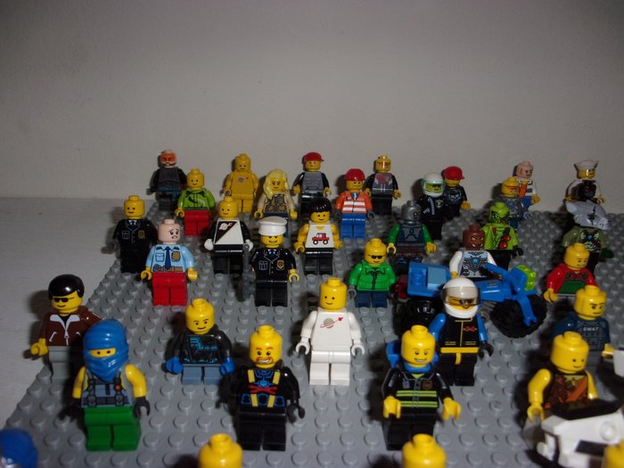 Lego - Minifigurer - 80 Lego minifigures + 2 Lego moto's