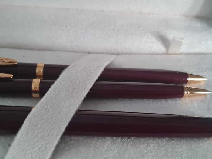 Waterman - Gentleman laqué bordeaux (stylo à plume "plume or 18 cts"  stylo à bille et porte-mine) - Pennesæt