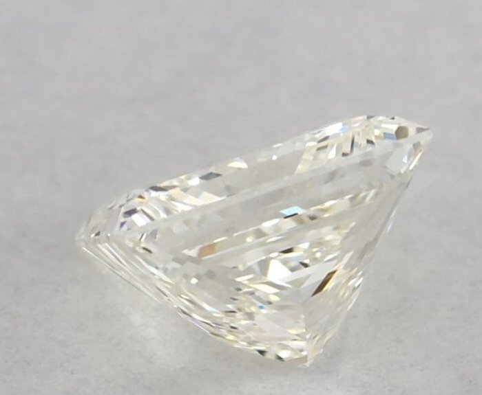 Ingen mindstepris - 1 pcs Diamant  (Natur)  - 0.70 ct - Kvadrat - L - SI2 - Gemological Institute of America (GIA)