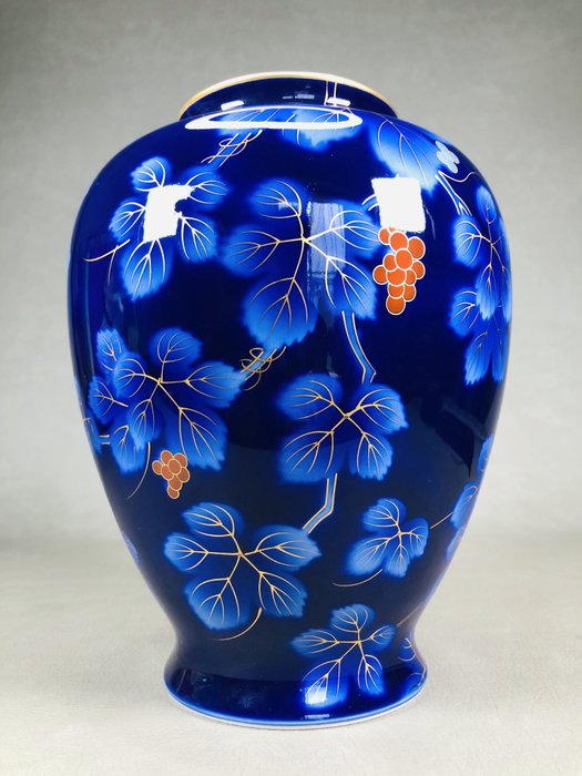 Vase - Porcelæn, Smuk blomstervase Leverandør til Imperial Household Agency - Japan  (Ingen mindstepris)