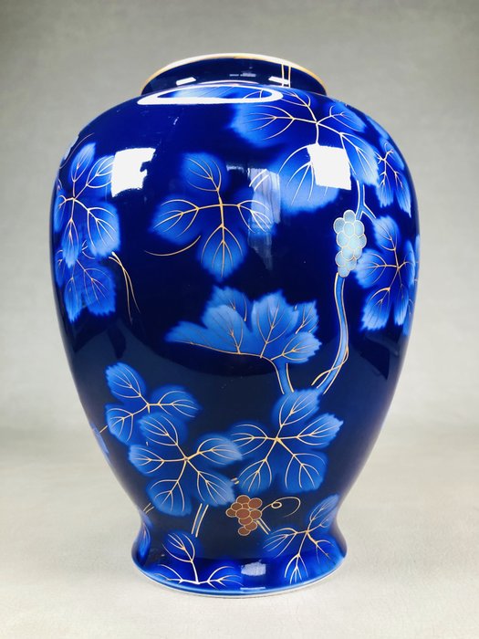 Vase - Porcelæn, Smuk blomstervase Leverandør til Imperial Household Agency - Japan  (Ingen mindstepris)