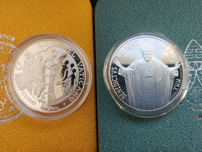 Vatikanstaten. 5 Euro 2009/2010 "Giornata della Pace" + "Giornata del Migrante e del Rifugiato" (2 monete) Proof  (Ingen mindstepris)