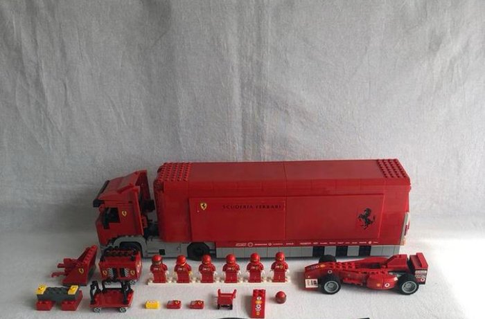 Lego - Lego 8654 Scuderia Ferrari Truck + Lego 8672 Ferrari Finish Line