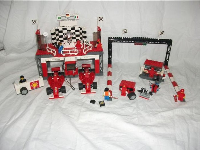 Lego - Lego 8654 Scuderia Ferrari Truck + Lego 8672 Ferrari Finish Line