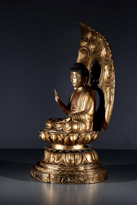 An important and excellent lacquered-wood seated Figure of Amida Buddha on a lotus pedestal - Skulptur Guld, Træ - Japan - Edo-perioden (1600-1868)