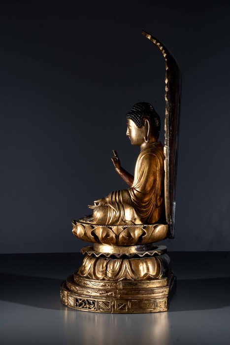 An important and excellent lacquered-wood seated Figure of Amida Buddha on a lotus pedestal - Skulptur Guld, Træ - Japan - Edo-perioden (1600-1868)