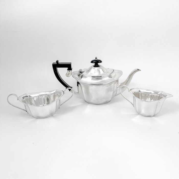 Art Deco serpentine fluted 3pc tea set with Bakelite handle - Francis Howard - Te service (3) - Forsølvet