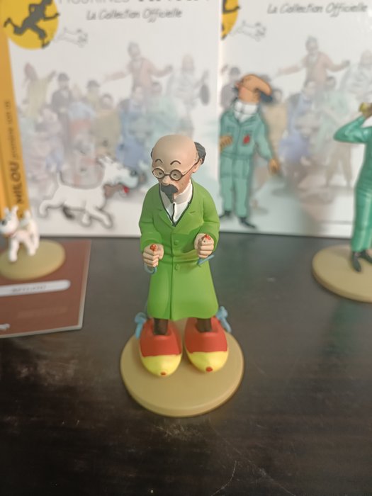 Tintin - 4 figurines 3 differente de tournesol + milou herge avec cert et livres