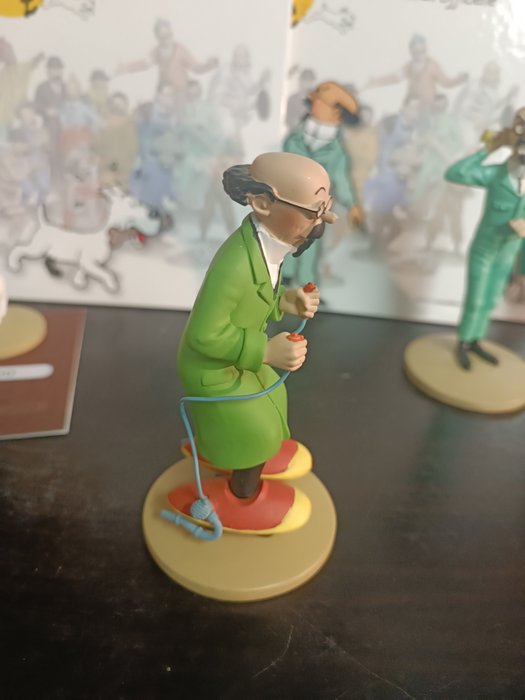 Tintin - 4 figurines 3 differente de tournesol + milou herge avec cert et livres