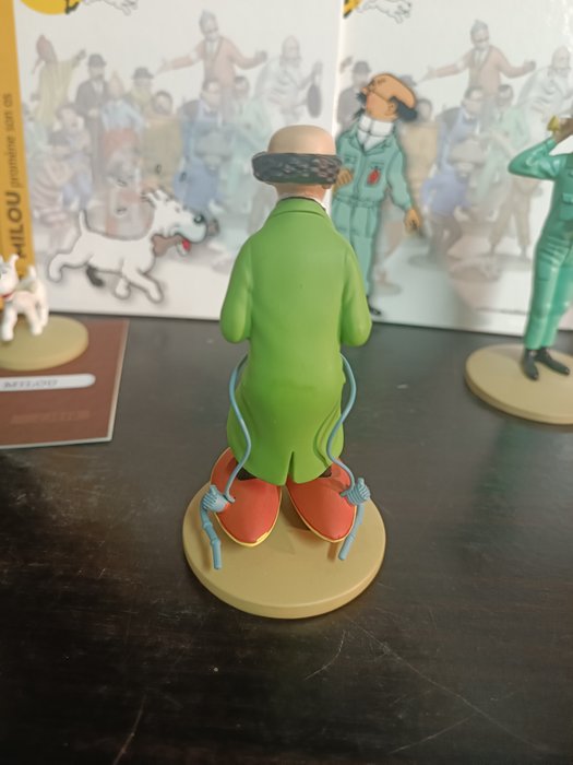 Tintin - 4 figurines 3 differente de tournesol + milou herge avec cert et livres